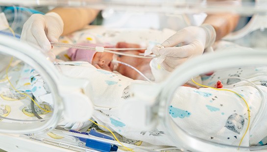 ESTRUCTURA Y ORGANIZACIÓN DE UNA UNIDAD DE CUIDADOS INTENSIVOS NEONATALES (UCIN) Y EN UNA UNIDAD DE CUIDADOS INTENSIVOS  PEDIÁTRICOS (UCIP)