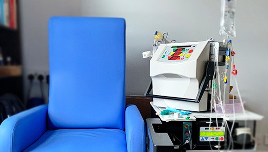 CUIDADOS DOMICILIARIOS EN DIÁLISIS PERITONEAL Y HEMODIÁLISIS