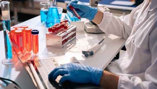 USO SEGURO Y CÁLCULO DE DOSIS EN FARMACOTERAPIA DE URGENCIAS